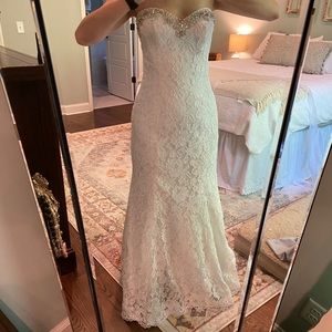Wedding Dress (Never worn except to try on)